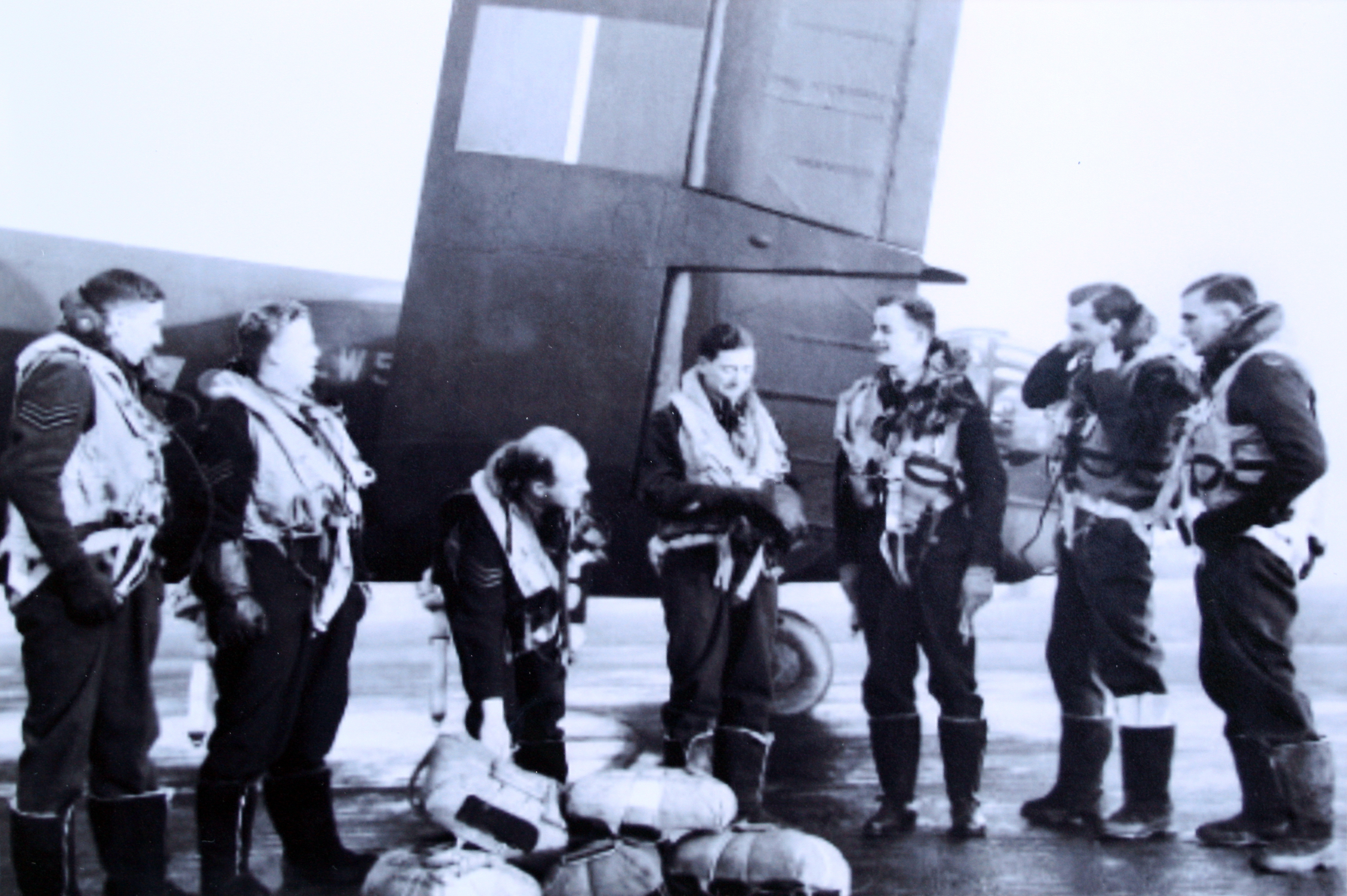 Ken Oakes and crew beside a Halifax bomber tail